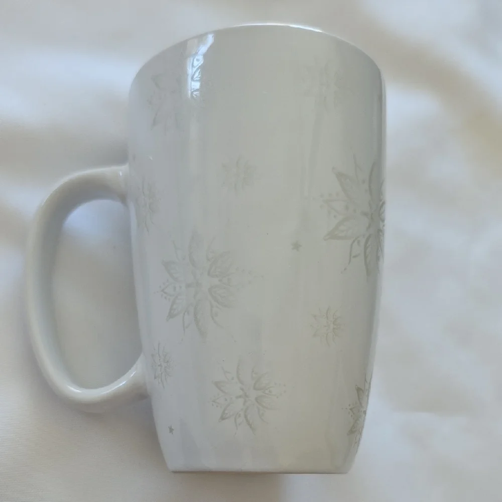 Starbucks 2020 White Snowflake Tubmber Mug With Travel Lid 12oz